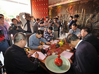 福建雙龍戲珠酒專(zhuān)家鑒評會(huì )圓滿(mǎn)成功！