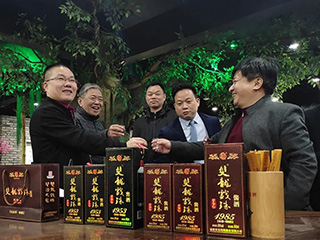 成功召開(kāi)！福建省酒業(yè)協(xié)會(huì )2021年第一次會(huì )長(cháng)辦公會(huì )議落戶(hù)雙龍戲珠酒業(yè)