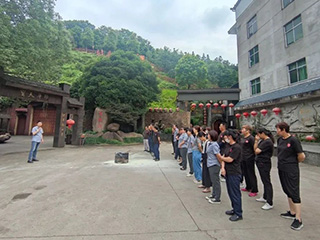 福建雙龍戲珠酒業(yè)有限公司開(kāi)展消防演練、有限空間應急預案演練及安全生產(chǎn)培訓